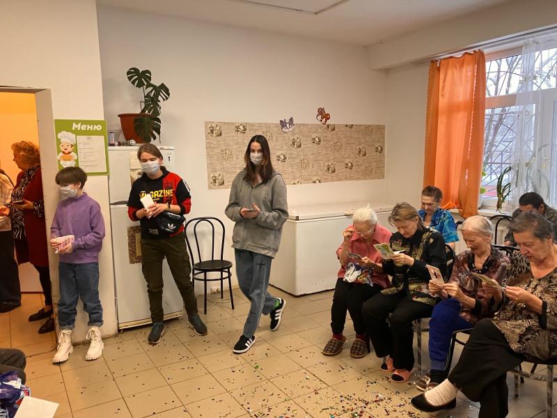 Поздравили коллектив и пациентов медико-социального центра «Панацея»