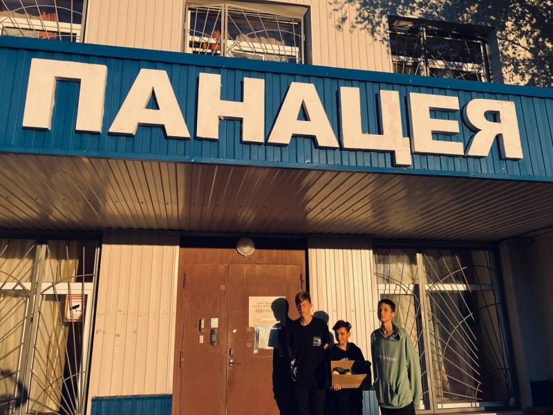 В рамках проекта «Школа добра», ребята отвезли последние овощи, собранные на нашем огороде, в медико-социальный центр "Панацея".