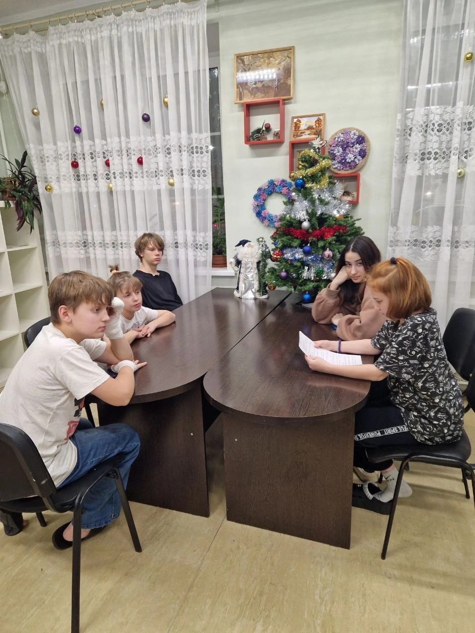 На этой недели воспитатели провели с ребятами беседы, презентации, лекции по различным темам.