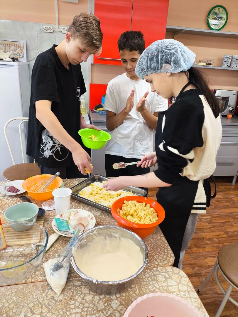 Шарлотка - всеми любимый и очень популярный десерт. 