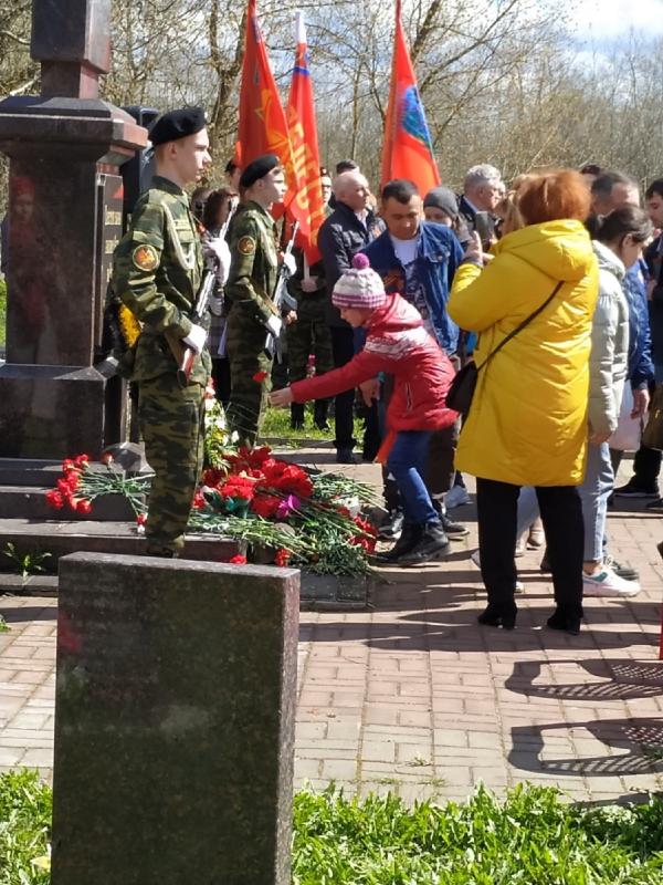 Митинг на братском захоронении
