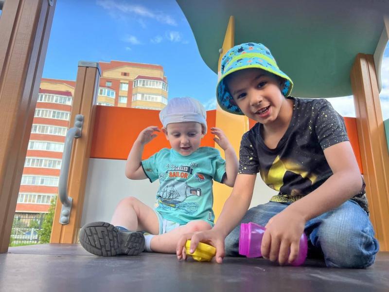 Прогулка - это подвижные игры, наблюдение за природой, игры в песочнице!