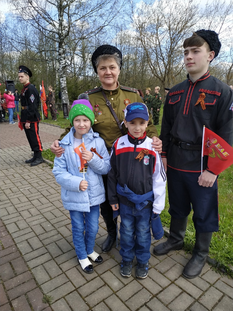 Митинг на братском захоронении Митинг на братском захоронении