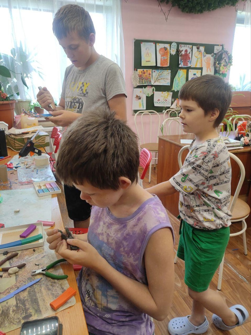Фантазируем и создаем. В творческой мастерской ребята работают, творят и набираются опыта, развивают мелкую моторику и чувство прекрасного!  #ГБУЛОНикольскийресурсныйцентр