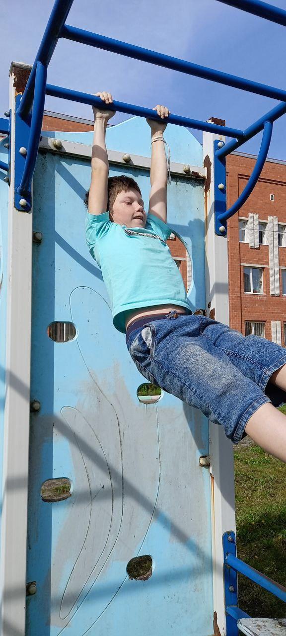 Ребята с удовольствием занимаются физкультурой на свежем воздухе. 