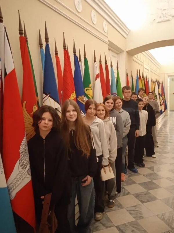Воспитанники Никольского ресурсного центра стали участниками увлекательной экскурсионной программы, посетив знаковые места Санкт-Петербурга.