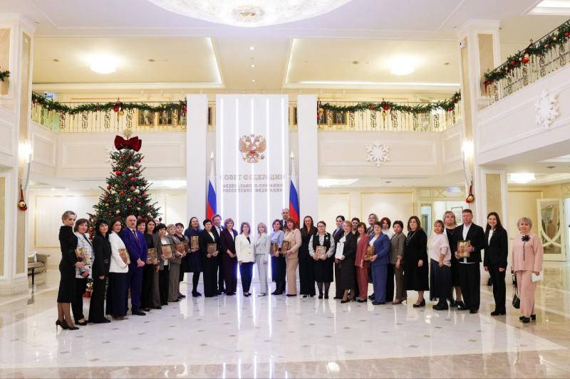 5 декабря 2025 года, в День добровольца, в самом сердце нашей страны - Совете Федерации РФ - состоялась торжественная церемония награждения лидеров XIV Всероссийской акции «Добровольцы-детям».