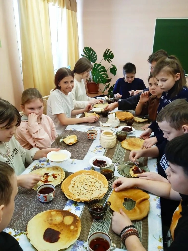 Кулинарный кружок в Никольском ресурсном центре - это особенное место, где вкусно пахнет и всегда тепло от улыбок. На очередном занятии ребята осваивали искусство приготовления блинов. Кулинарный кружок в Никольском ресурсном центре - это особенное место, где вкусно пахнет и всегда тепло от улыбок. На очередном занятии ребята осваивали искусство приготовления блинов.