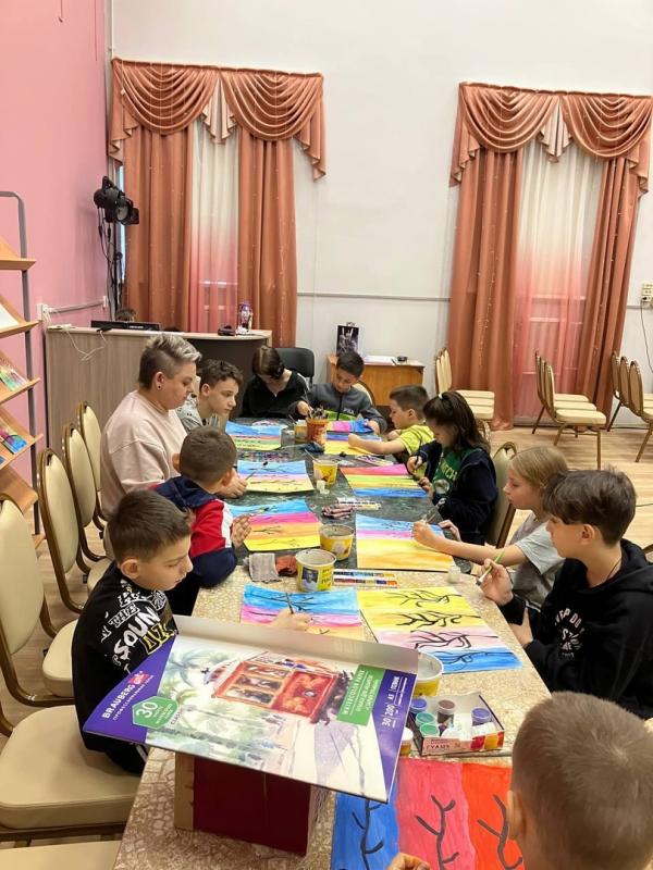 Ребята рисовали «Времена года».