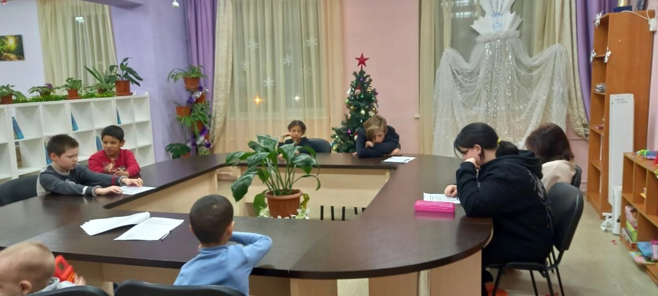 На этой недели воспитатели провели с ребятами беседы, презентации, лекции по различным темам.