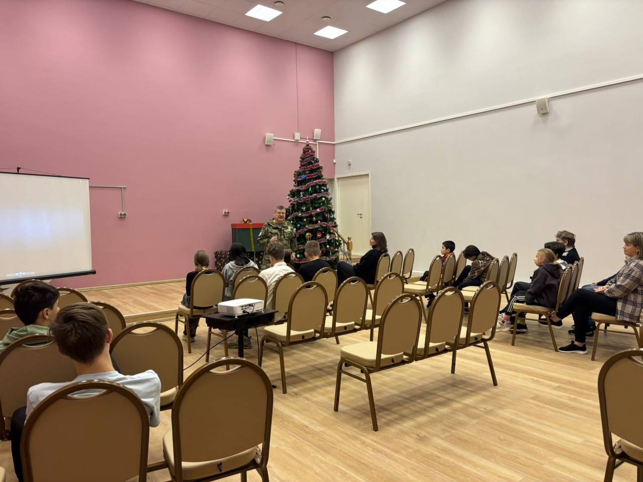 В «Никольском ресурсном центре» состоялась встреча ребят со Смирновым Александром Александровичем - членом Союза писателей России
