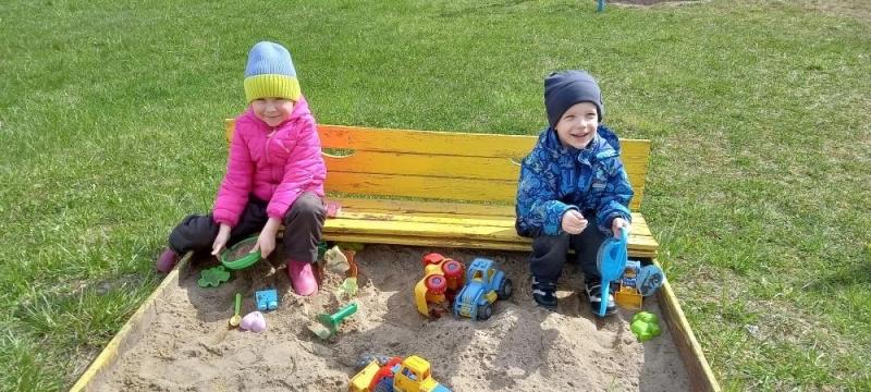 Гулять - это не просто «подышать свежим воздухом». Это целое событие для детей. 