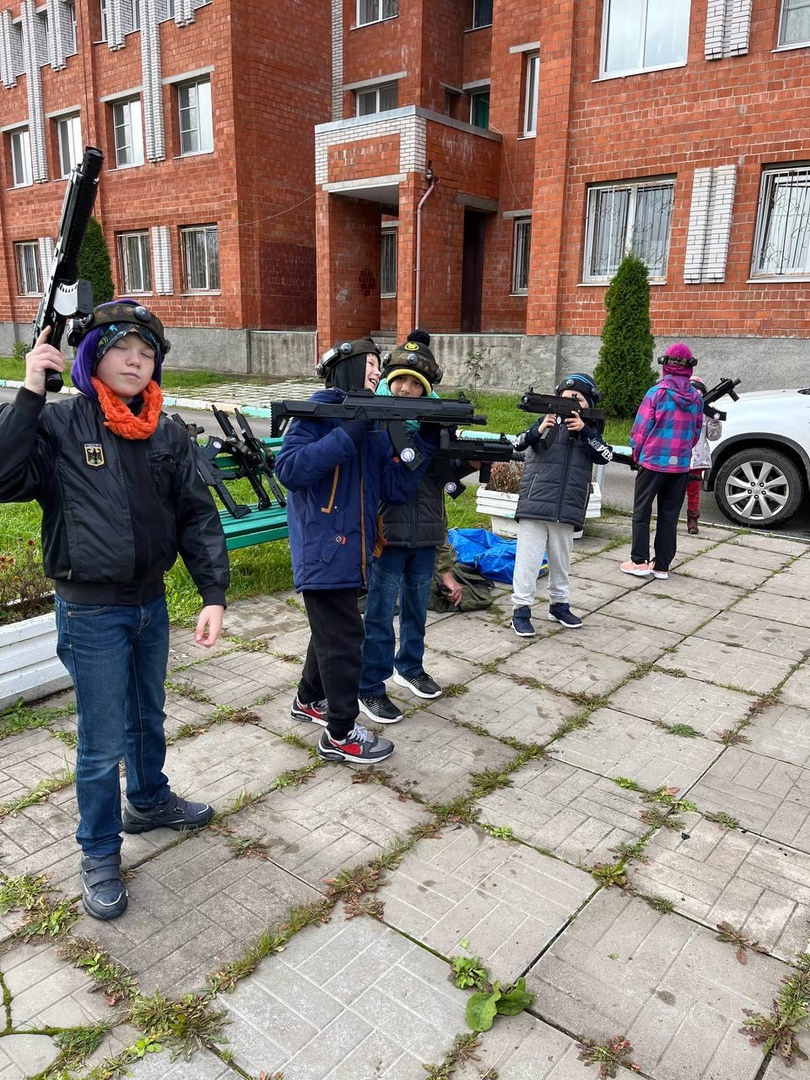 РО ВОО "ФЛР" в ЛО устроили для наших воспитанников большое соревнование по лазертагу.