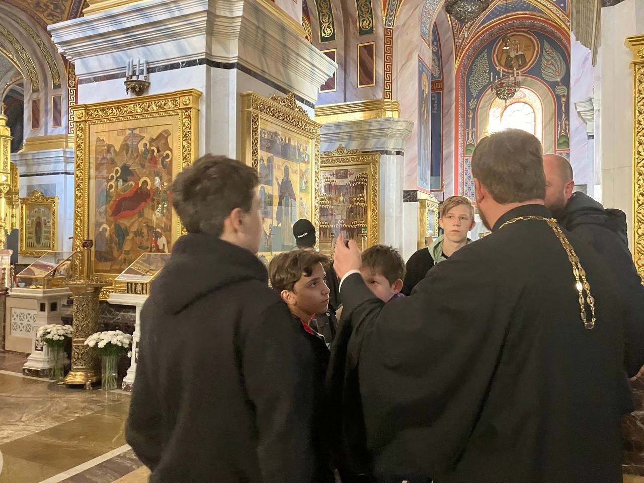 Воспитанники "Никольского ресурсного центра" посетили Новодевичий Вознесенский монастырь в Санкт-Петербурге. 