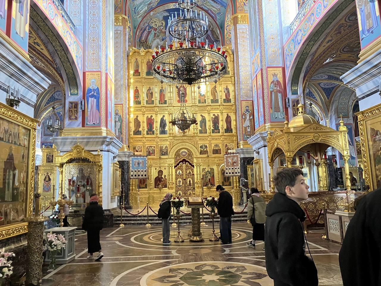 Воспитанники "Никольского ресурсного центра" посетили Новодевичий Вознесенский монастырь в Санкт-Петербурге. 