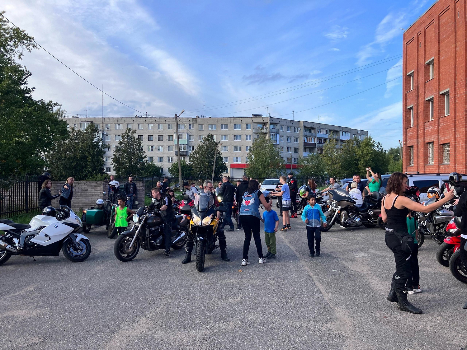К нам в гости приехали участники сообщества “МотоАнгелыДетям"