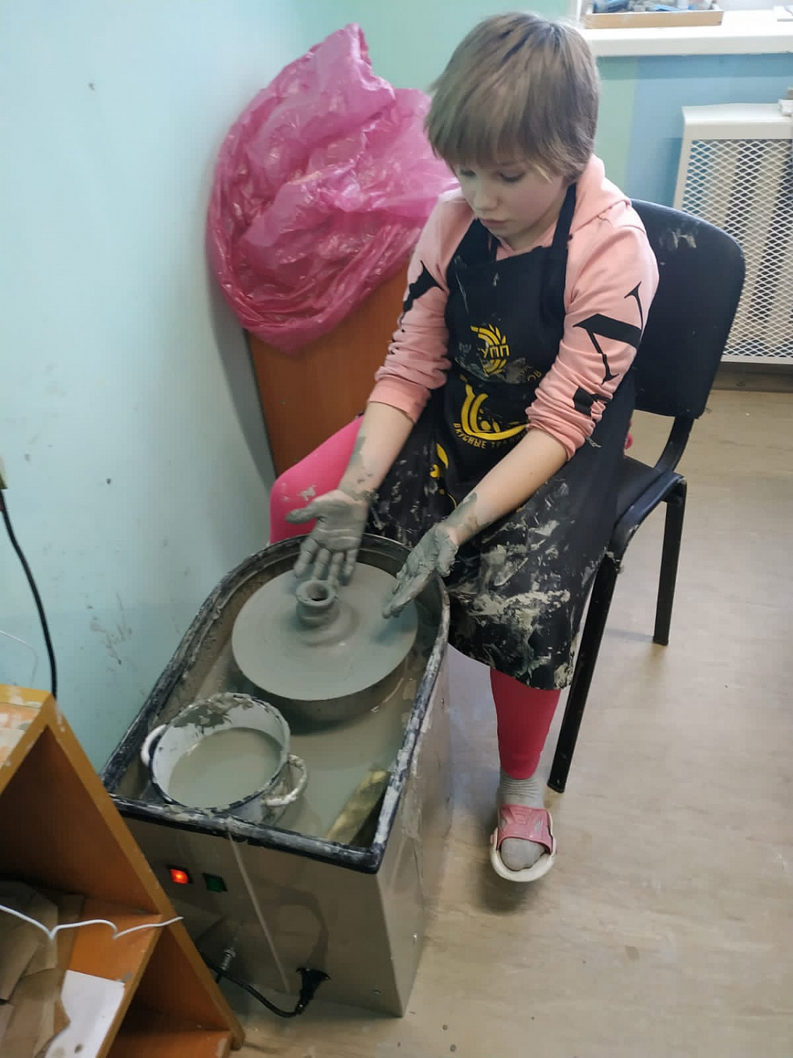 Занятия в гончарной мастерской