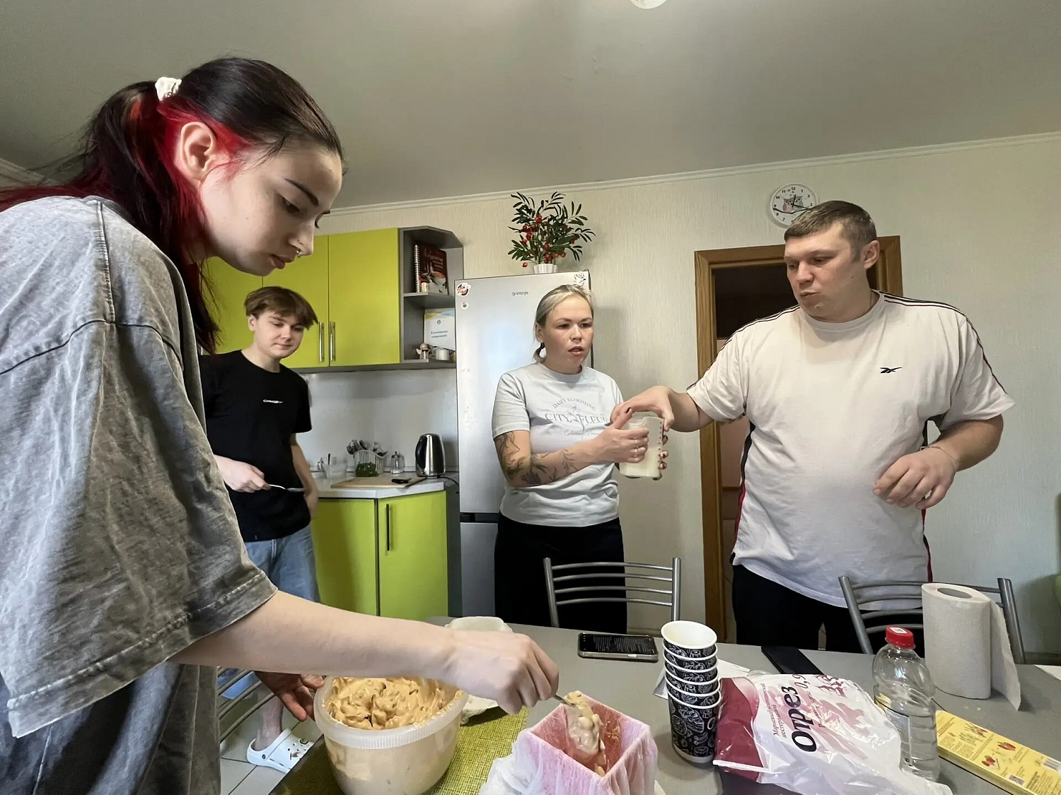 В преддверии Светлой Пасхи в нашей стажировочной квартире случилась настоящая творческая и душевная встреча.