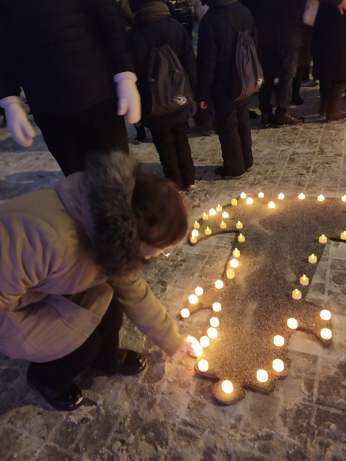 Ребята из стажировочной квартиры приняли участие в гражданско-патриотической акции "Свеча Памяти", посвящённой 78-годовщине полного освобождения г. Ленинграда.