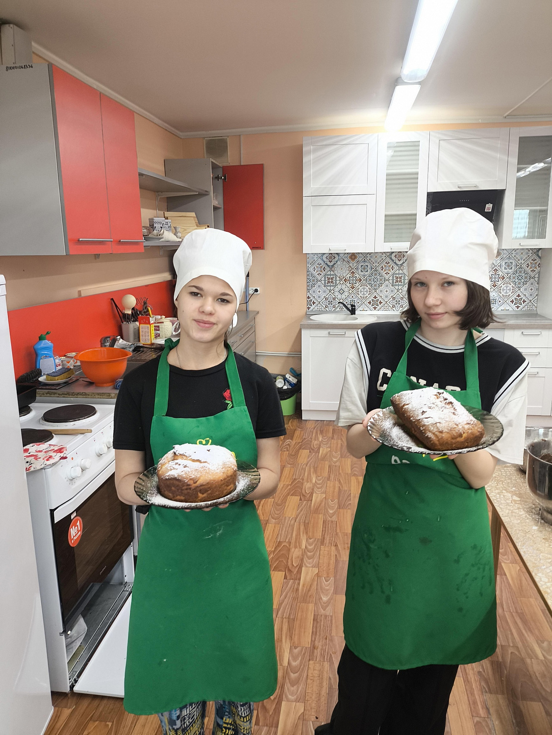 В дни праздника Светлой Пасхи ребята не забыли и о своих старших друзьях из медико-социального центра "Панацея". 